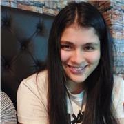 Profesora imparte clases relacionadas al desarrollo de software orientado a web